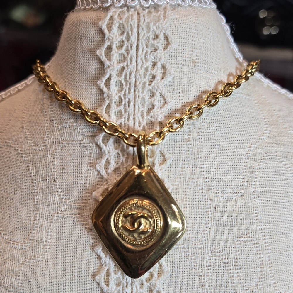Chanel Coco Mark Diamond Motif Necklace